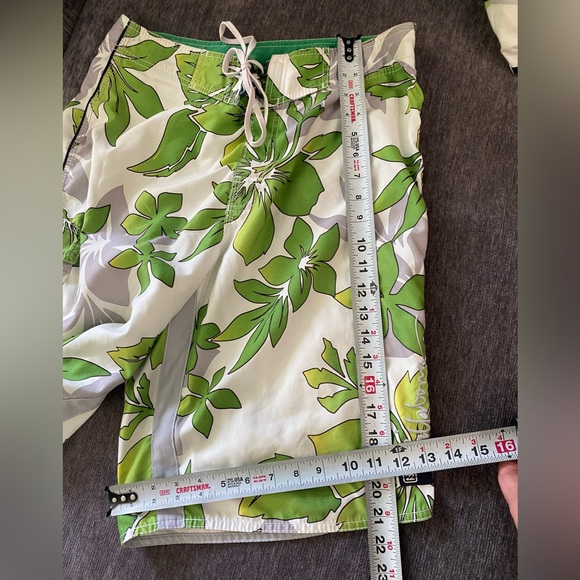 Floral Billabong Boardshorts - White & Green - Size 33 Medium Men’s Swimsuit - Picture 11 of 15